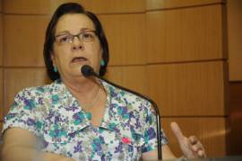 Ana Lcia denuncia Lei que probe reajuste de professores em Lagarto
